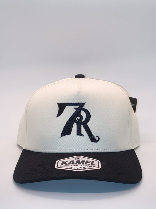 Gorra 7R Kamel crema con visera negra - frente