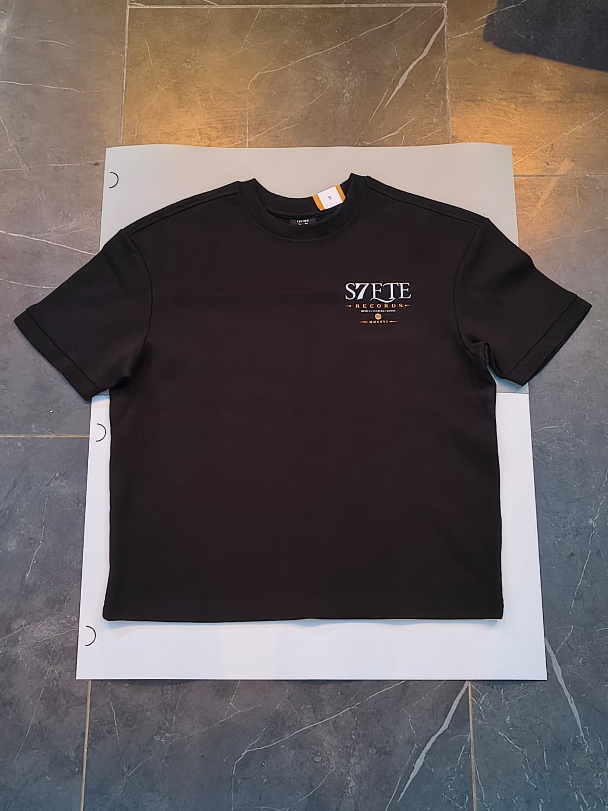 Playera S7ETE Records negra regular frente